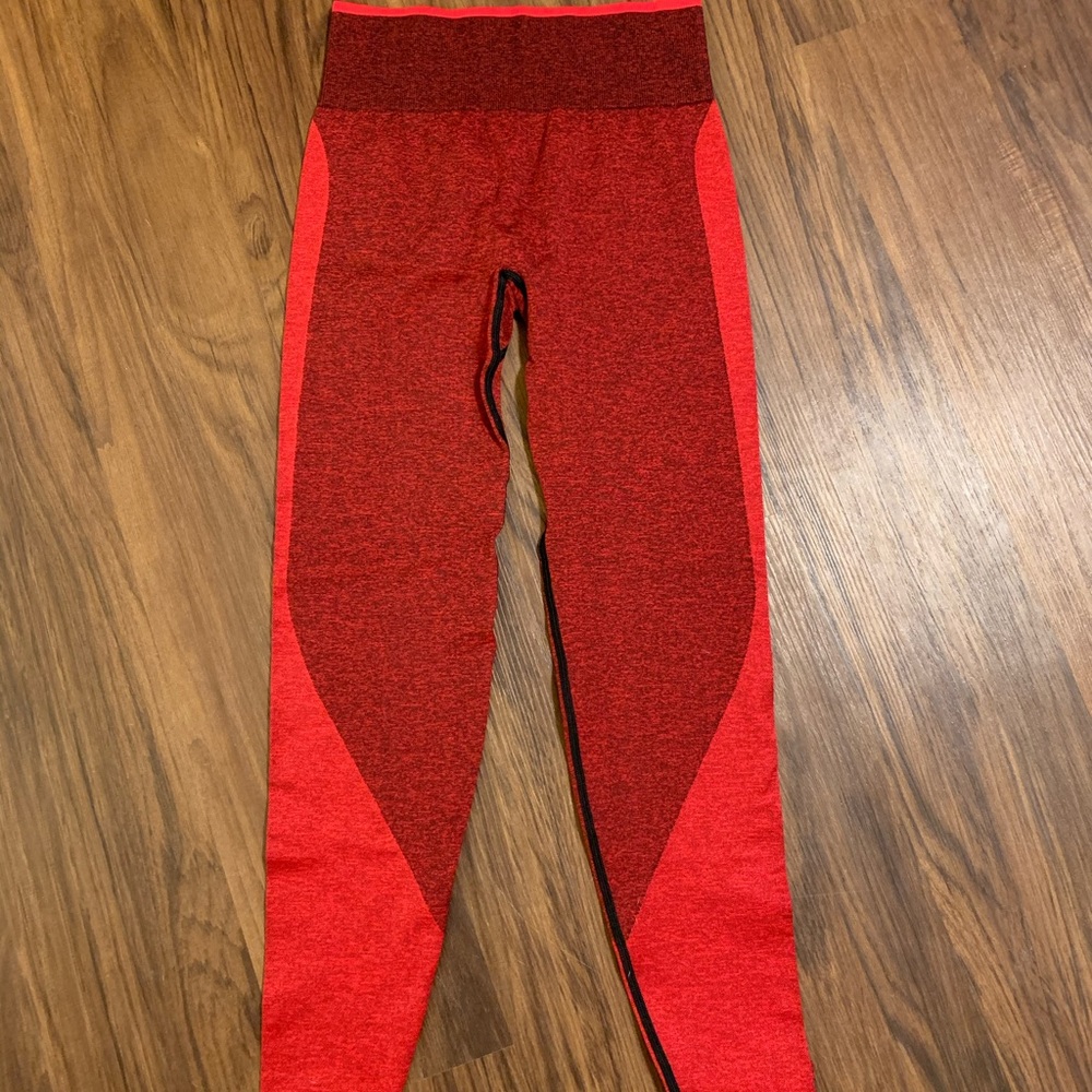 Red seamless leggings